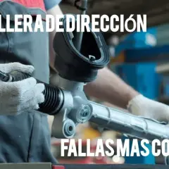 Mecánico revisa cremallera de dirección, una causa común de dirección asistida dura de repente.
