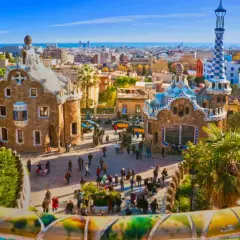 Vista panorámica de Barcelona desde el Park Güell. La distancia de Salou a Barcelona es de aproximadamente 100 km.