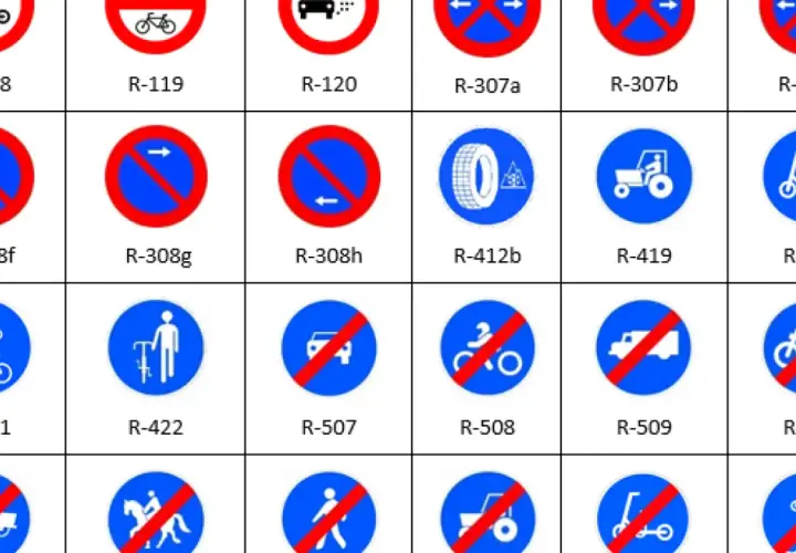 Variedad de señales de tráfico, incluyendo la señal R120 que prohíbe el paso a vehículos de motor.