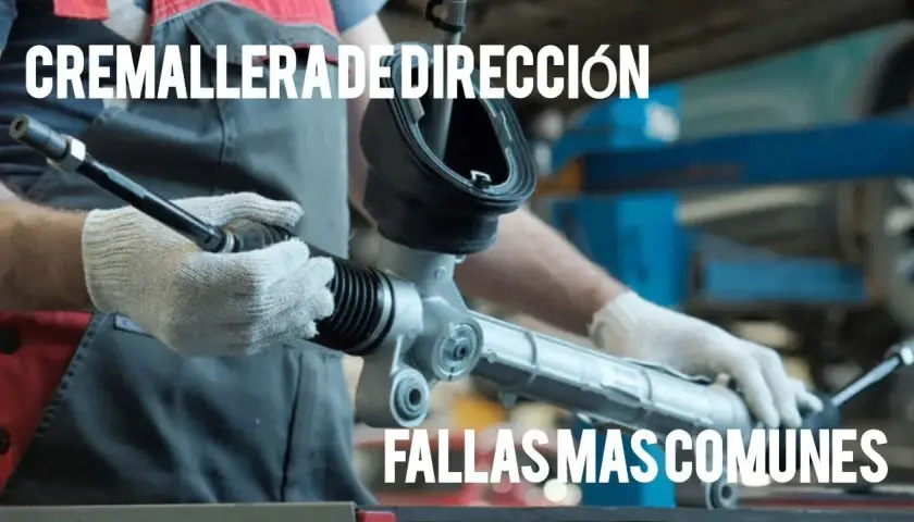 Mecánico revisa cremallera de dirección, una causa común de dirección asistida dura de repente.