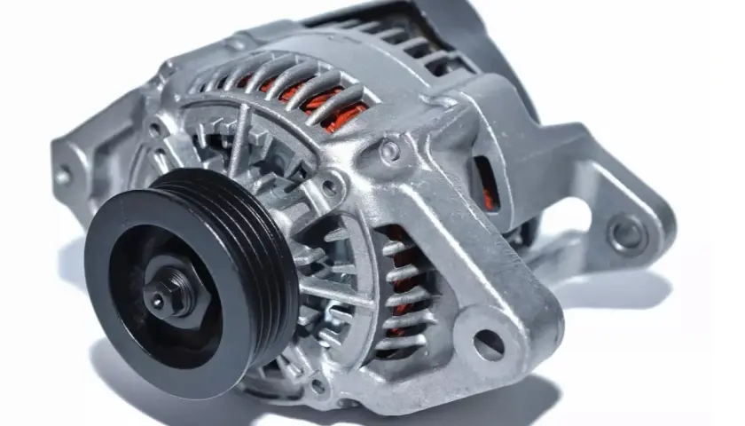 Alternador de coche, pieza clave para generar electricidad y mantener la batería cargada.
