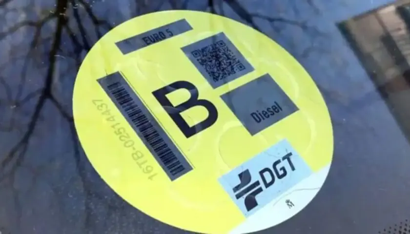 Etiqueta b de Euro 5 para coche diésel, con código QR y distintivo DGT.