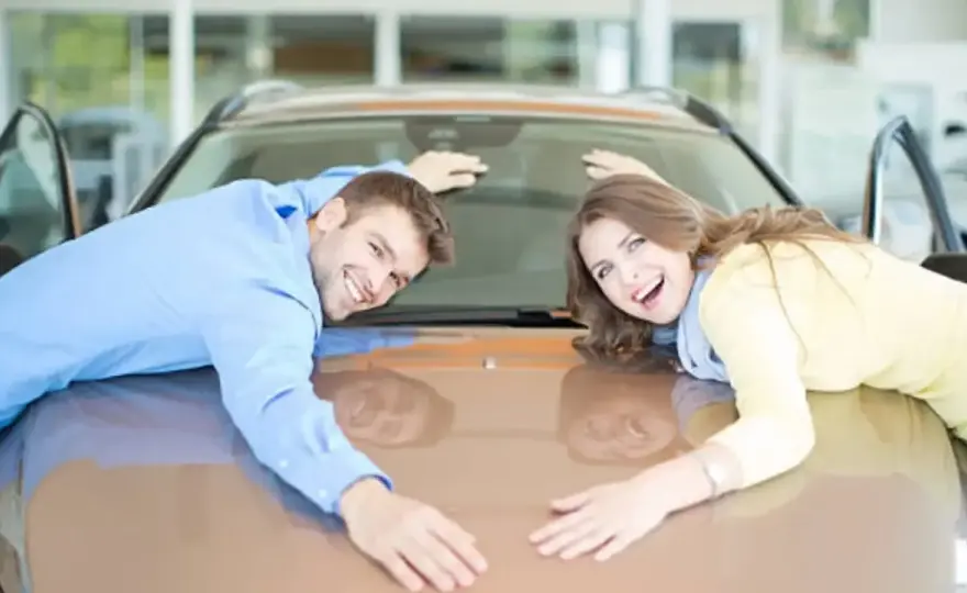 ¿Se puede poner un coche a nombre de dos personas?