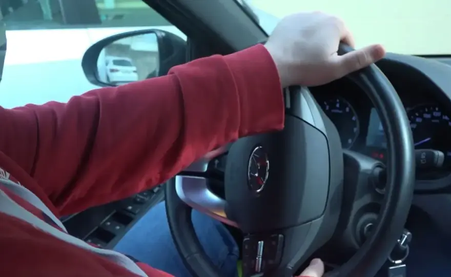 Ruido al girar el volante - causas y costes