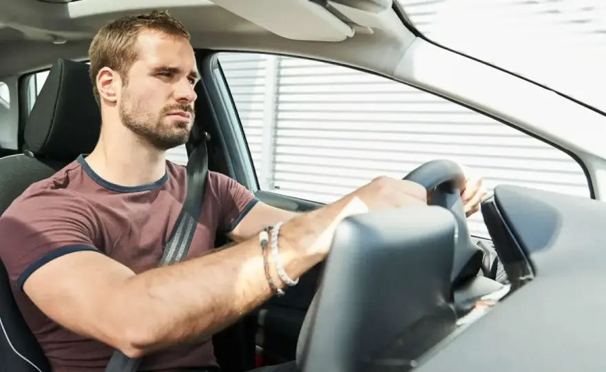 ¿Por qué el coche no arranca? Causas y qué hacer