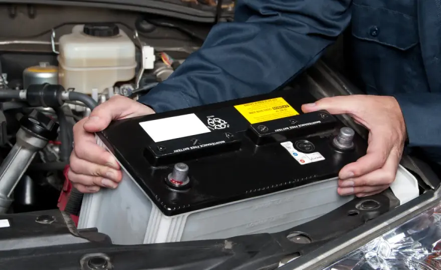 Cómo desconectar la batería del coche sin cometer errores