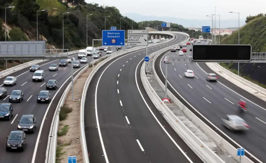 Carril VAO en Barcelona - quién puede usarlo y qué multa arriesga
