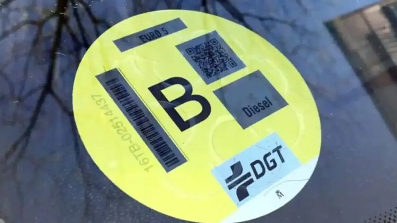 Etiqueta b de Euro 5 para coche diésel, con código QR y distintivo DGT.