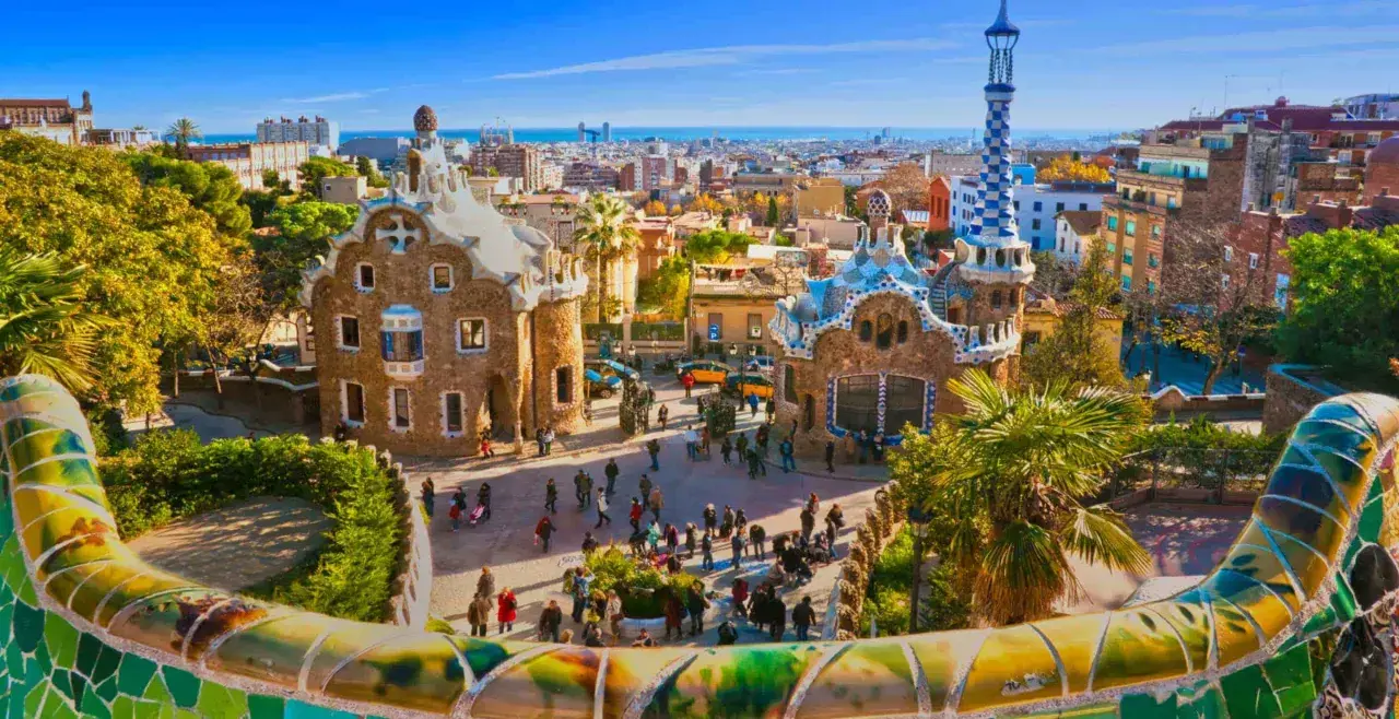 Vista panorámica de Barcelona desde el Park Güell. La distancia de Salou a Barcelona es de aproximadamente 100 km.