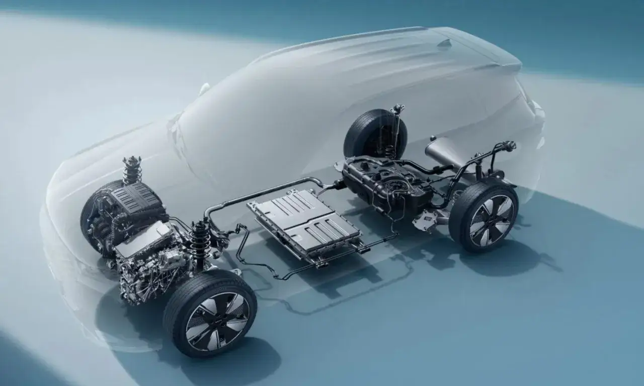 Componentes de un coche phev que es: motor, bater&iacute;a y dep&oacute;sito de combustible, integrados en el chasis.