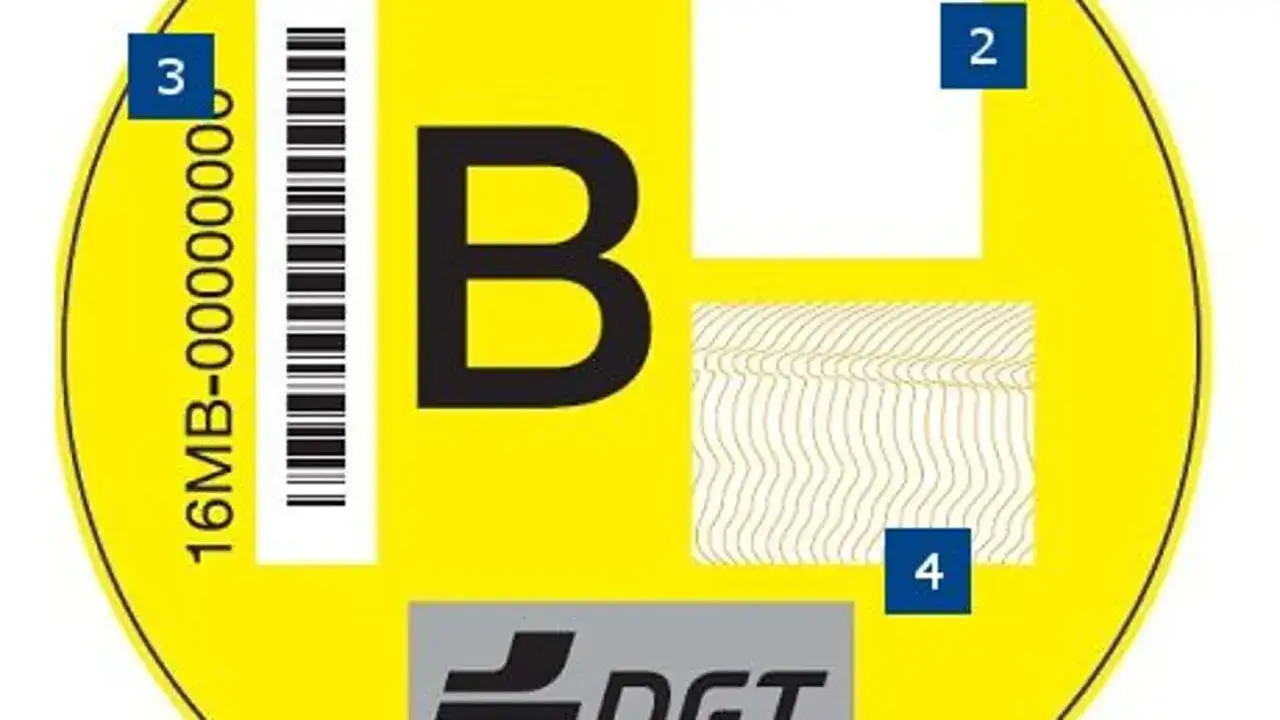 Etiqueta b Barcelona, con c&oacute;digo de barras y n&uacute;mero de serie.