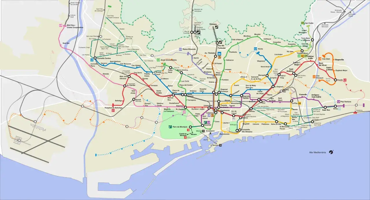 Mapa del metro de Barcelona con líneas de colores y nombres de estaciones.