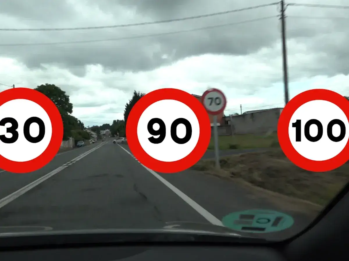 Se&ntilde;alizaci&oacute;n de velocidades DGT: 30, 70, 90 y 100 km/h en una carretera.