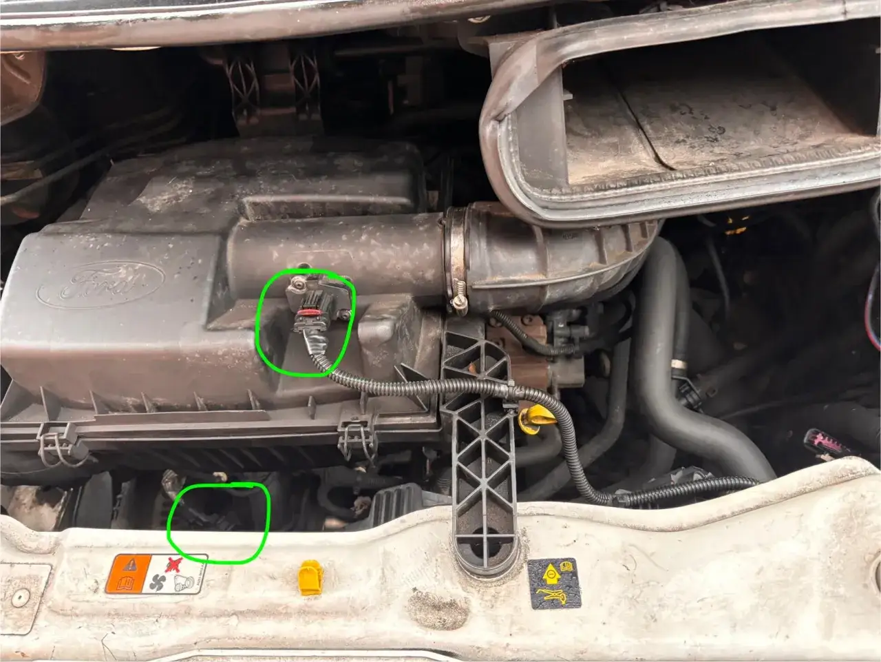 Conector de sensor MAP en motor Ford.