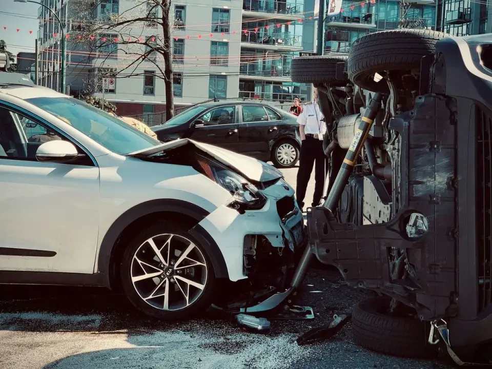 Coche declarado siniestro total - qué cobrar y qué hacer